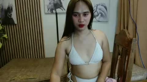 Snapshot of pinay_yahsy chatting on June 22, 6:43 am pinay_yahsy online show from June 22, 6:43 am