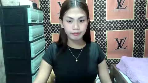 Snapshot of pinayloving_bella chatting on March 28, 11:32 am pinayloving_bella online show from March 28, 11:32 am