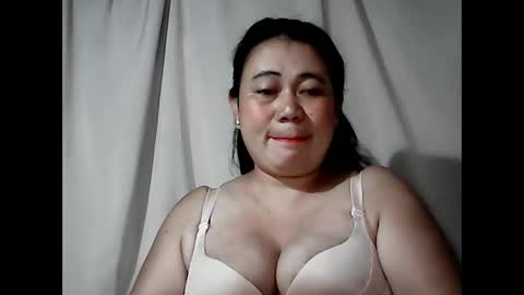 pinaymama12345 online show from April 17, 10:24 pm