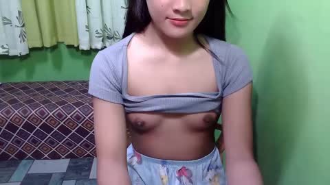 Snapshot of pinaymorena_rhowe chatting on January 4, 11:33 am pinaymorena_rhowe online show from January 4, 11:33 am