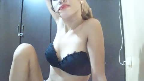 Snapshot of pinaysweet_couple chatting on July 22, 7:27 pm pinaysweet_couple online show from July 22, 7:27 pm