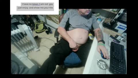 Snapshot of pini_z chatting on December 23, 3:01 pm pini_z online show from December 23, 3:01 pm