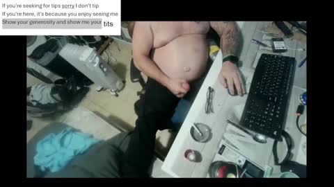 Snapshot of pini_z chatting on December 31, 7:07 pm pini_z online show from December 31, 7:07 pm