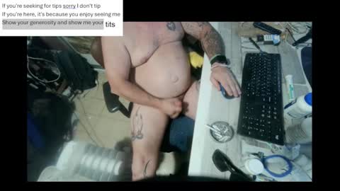 Snapshot of pini_z chatting on January 12, 10:12 pm pini_z online show from January 12, 10:12 pm