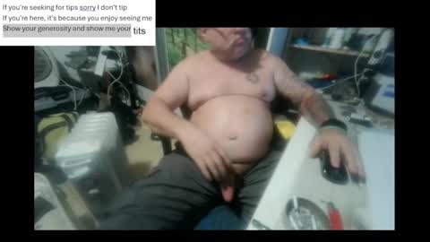 Snapshot of pini_z chatting on January 23, 8:24 pm pini_z online show from January 23, 8:24 pm