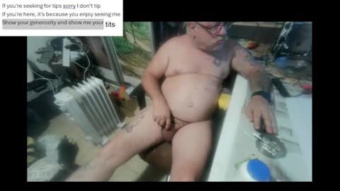 Snapshot of pini_z chatting on February 1, 12:18 am pini_z online show from February 1, 12:18 am