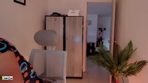 Snapshot of pink_kitten_ chatting on June 30, 11:55 am Eli online show from June 30, 11:55 am