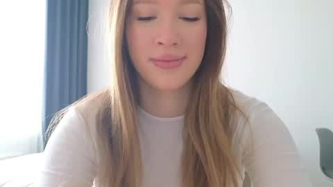 Snapshot of pink_rosee_ chatting on April 1, 3:18 am online show from April 1, 3:18 am