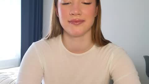 Snapshot of pink_rosee_ chatting on April 8, 3:28 am online show from April 8, 3:28 am