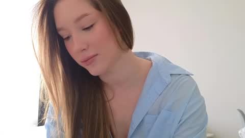 Snapshot of pink_rosee_ chatting on May 2, 3:22 am online show from May 2, 3:22 am