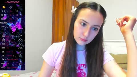 Snapshot of pink_soda33 chatting on June 27, 5:45 am pink_soda33 online show from June 27, 5:45 am