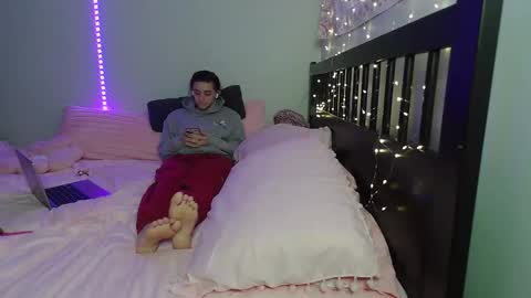 pink_tv online show from November 2, 12:35 am