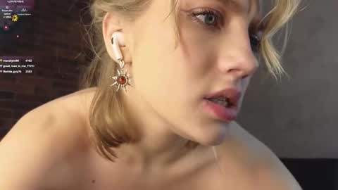 Snapshot of pinkadele chatting on January 8, 1:53 am Adele online show from January 8, 1:53 am