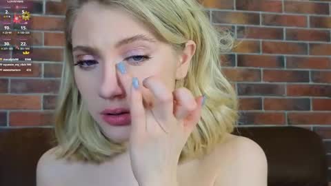 Snapshot of pinkadele chatting on January 9, 2:33 am Adele online show from January 9, 2:33 am