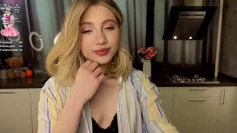 Snapshot of pinkadele chatting on February 11, 11:21 am Adele online show from February 11, 11:21 am