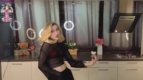 Snapshot of pinkadele chatting on February 12, 8:27 am Adele online show from February 12, 8:27 am