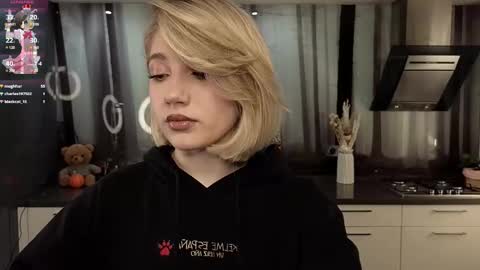 Snapshot of pinkadele chatting on February 25, 10:26 am Adele online show from February 25, 10:26 am