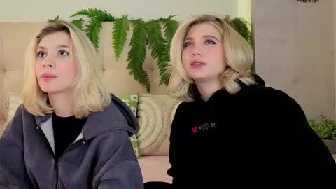 Snapshot of pinkadele chatting on September 25, 10:08 am Adele online show from September 25, 10:08 am