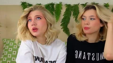 Snapshot of pinkadele chatting on October 3, 9:17 am Adele online show from October 3, 9:17 am