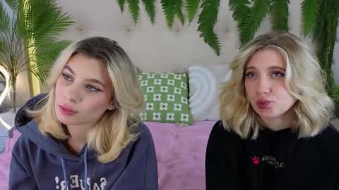 Snapshot of pinkadele chatting on October 13, 9:31 am Adele online show from October 13, 9:31 am