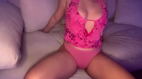 pinkaura7 online show from May 1, 2:49 am