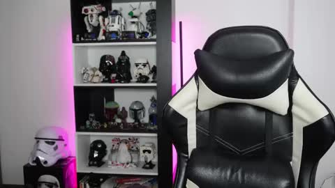 Emily online show from February 1, 3:43 pm