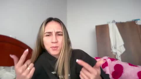 Snapshot of pinkilola chatting on June 15, 7:05 pm Pinkilola online show from June 15, 7:05 pm
