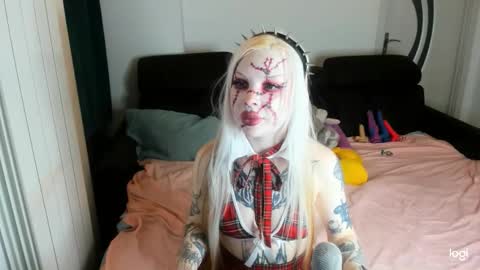 Snapshot of pinkslobber chatting on November 1, 2:46 am Helen Goat online show from November 1, 2:46 am