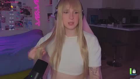 pinkvenom_ online show from March 7, 10:12 am