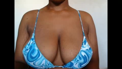 Snapshot of pinkxsugar chatting on May 2, 2:33 pm pinkxsugar online show from May 2, 2:33 pm