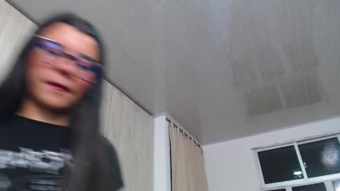 Snapshot of pinky_f00x chatting on September 15, 12:43 am pinky_f00x online show from September 15, 12:43 am