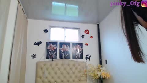 Snapshot of pinky_f00x chatting on October 22, 8:30 pm pinky_f00x online show from October 22, 8:30 pm