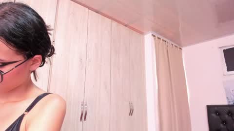 Snapshot of pinky_f00x chatting on June 23, 7:23 pm pinky_f00x online show from June 23, 7:23 pm