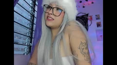 Snapshot of pinky_promiseex chatting on May 22, 11:10 pm pinky_promiseex online show from May 22, 11:10 pm