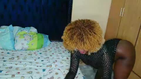 Snapshot of pinkysmiles chatting on December 4, 1:47 am Pinky online show from December 4, 1:47 am