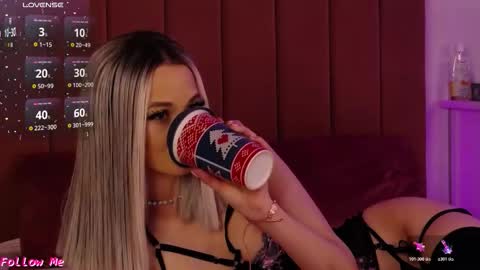 Pinky online show from March 19, 7:29 pm