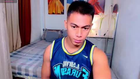 Snapshot of pinoymilker chatting on January 2, 9:00 am ethan online show from January 2, 9:00 am
