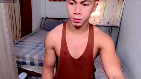 Snapshot of pinoymilker chatting on January 4, 2:14 am ethan online show from January 4, 2:14 am