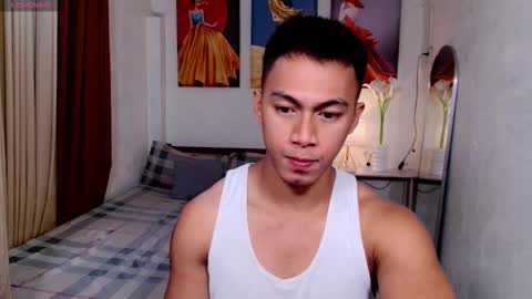 Snapshot of pinoymilker chatting on January 5, 4:47 am ethan online show from January 5, 4:47 am