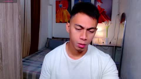 Snapshot of pinoymilker chatting on February 5, 4:27 am ethan online show from February 5, 4:27 am