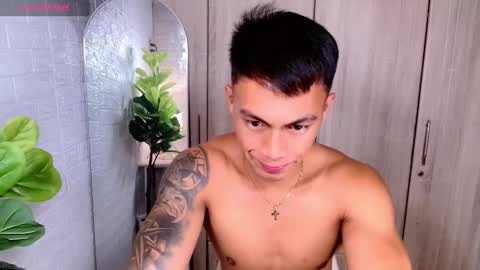 Snapshot of pinoymilker chatting on September 30, 5:18 pm ethan online show from September 30, 5:18 pm