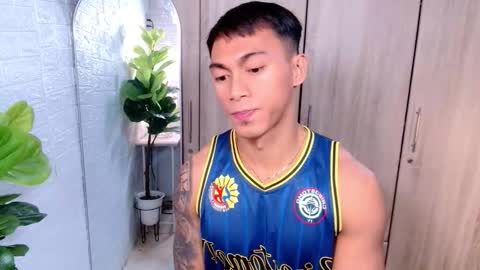 Snapshot of pinoymilker chatting on October 10, 3:38 am ethan online show from October 10, 3:38 am