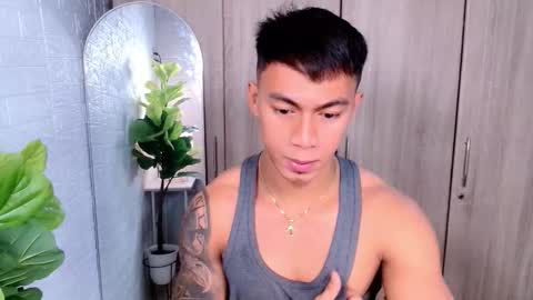 Snapshot of pinoymilker chatting on October 20, 2:45 am ethan online show from October 20, 2:45 am