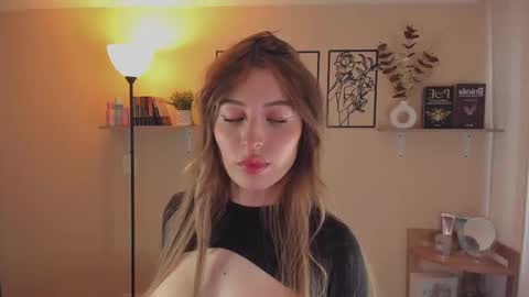 Snapshot of pinpage chatting on February 9, 10:43 pm Emma online show from February 9, 10:43 pm