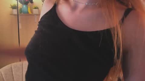 Snapshot of pinpage chatting on March 8, 11:49 pm Emma online show from March 8, 11:49 pm