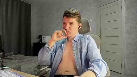Snapshot of pirremeow chatting on June 19, 9:57 am Pierre online show from June 19, 9:57 am