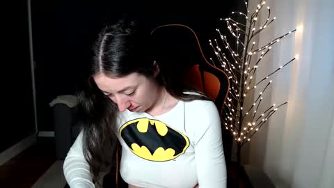 piscesgirl06 online show from December 19, 5:40 am