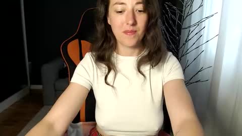 piscesgirl06 online show from September 12, 5:18 am