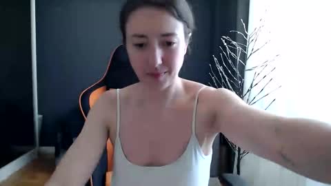 piscesgirl06 online show from September 16, 5:08 am