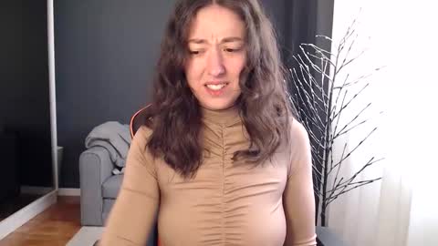 piscesgirl06 online show from April 23, 4:35 am